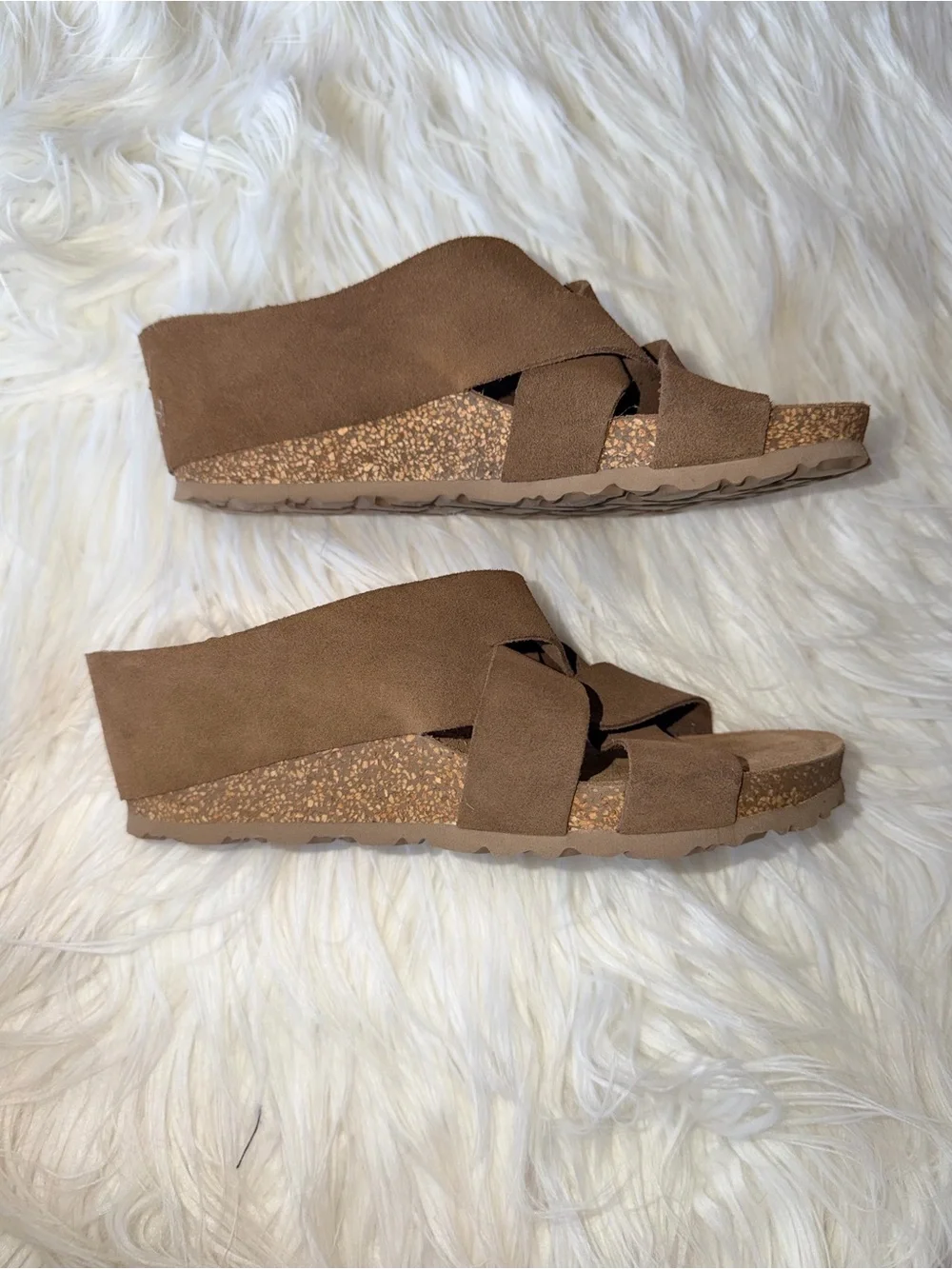 Yokono Women’s Brown Suede Crisscross Wedge Sandals